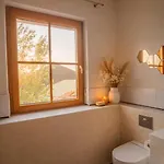 Mit Pool Und Garten Villa