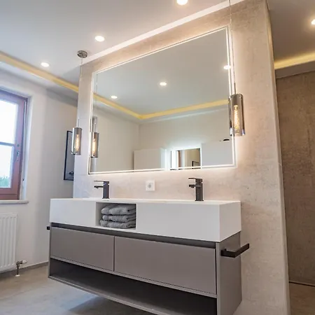 Villa Mit Pool Und Garten Thalheim bei Wels