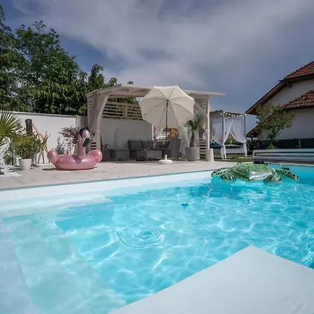 Mit Pool Und Garten فيلة Thalheim bei Wels