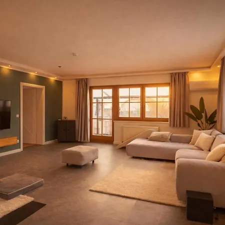 Mit Pool Und Garten Villa *