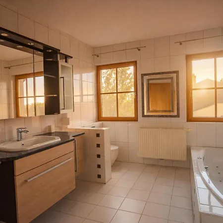 Mit Pool Und Garten *