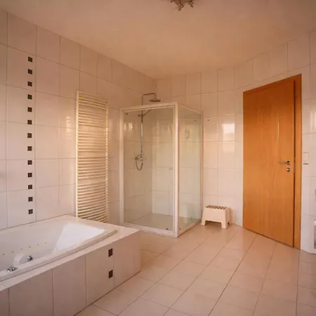 Villa Mit Pool Und Garten