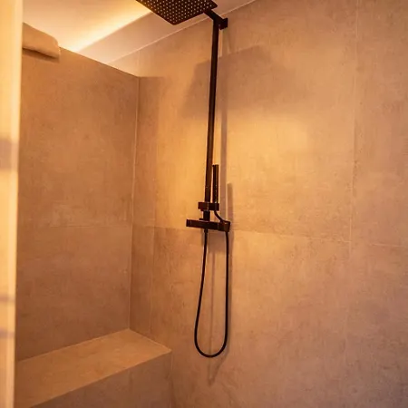 Mit Pool Und Garten فيلة