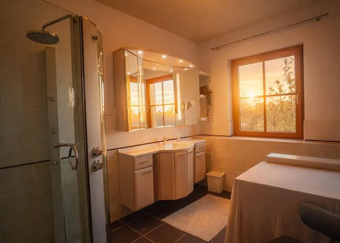 Mit Pool Und Garten *