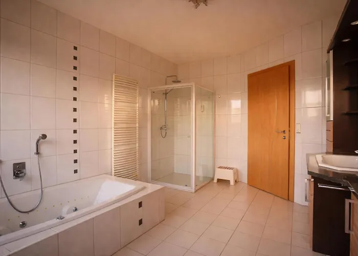 Villa Mit Pool Und Garten