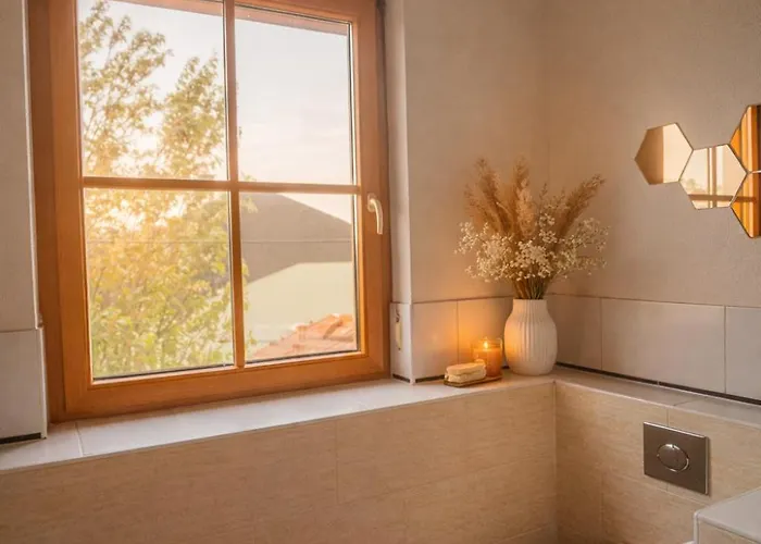 Mit Pool Und Garten Villa