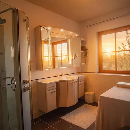 Mit Pool Und Garten *